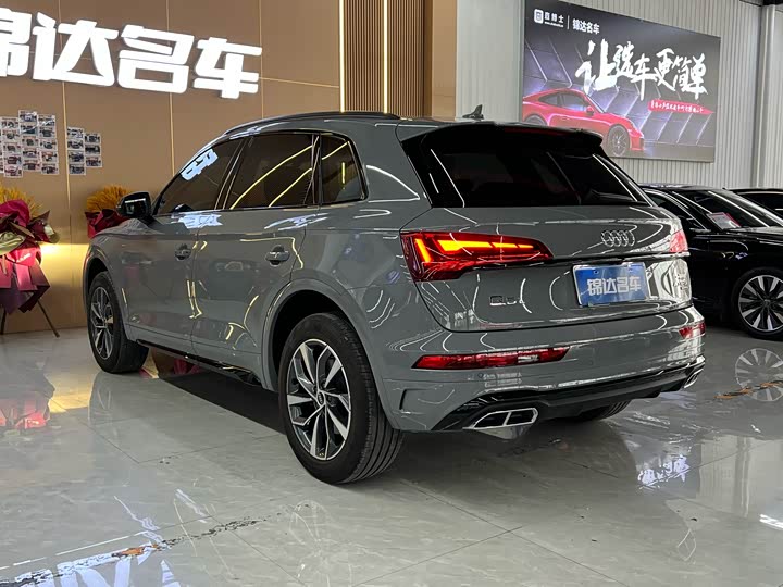 Фото 11 - Audi Q5L