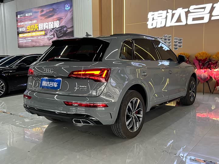 Фото 13 - Audi Q5L