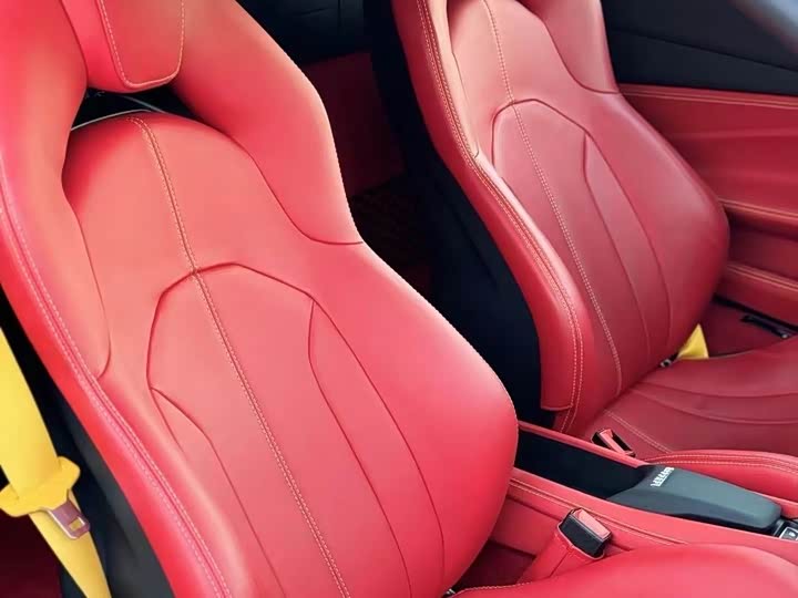 Фото 3 - Ferrari F8