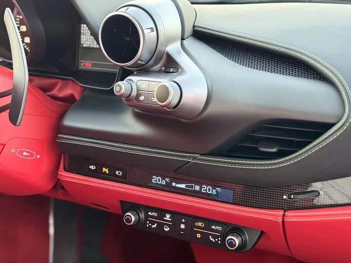 Фото 4 - Ferrari F8