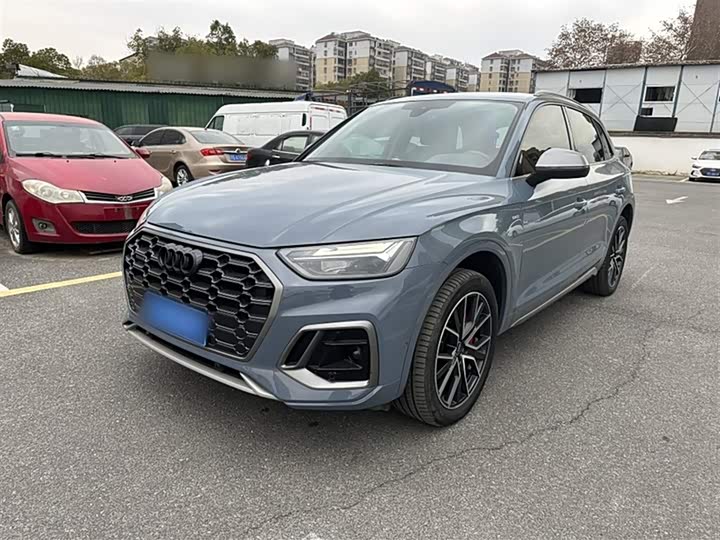 Фото 1 - Audi Q5L