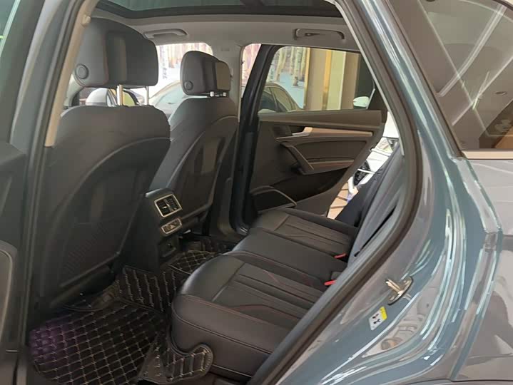 Фото 11 - Audi Q5L