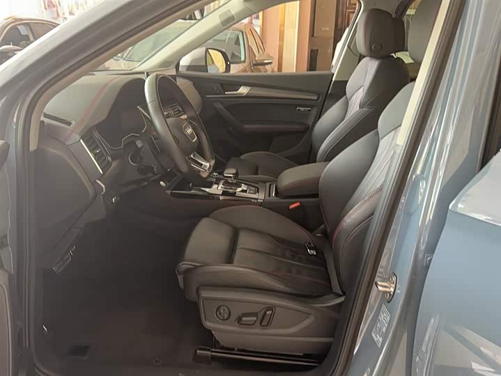 Фото 12 - Audi Q5L