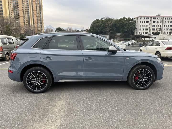 Фото 5 - Audi Q5L