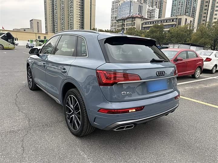 Фото 6 - Audi Q5L