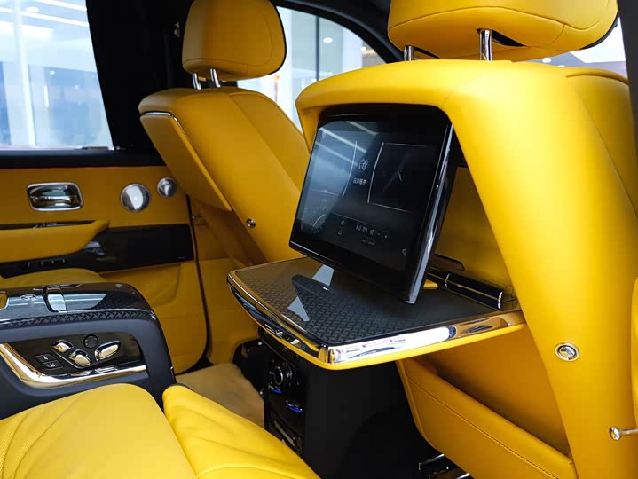 Фото 13 - Rolls-Royce Cullinan