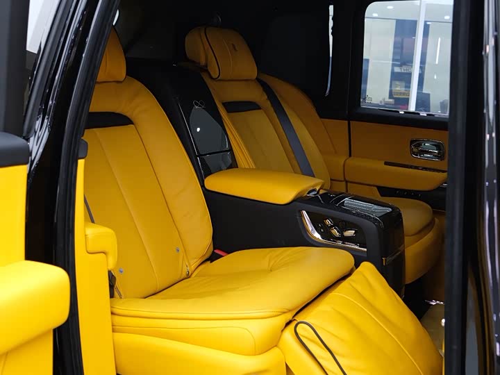 Фото 15 - Rolls-Royce Cullinan