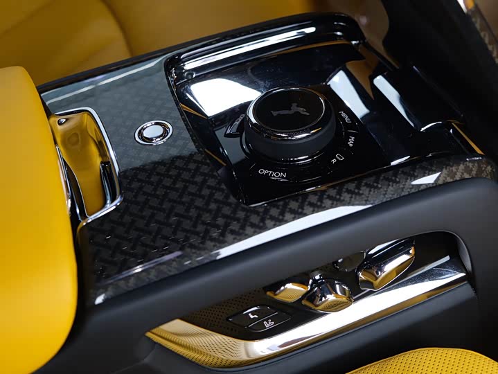 Фото 17 - Rolls-Royce Cullinan