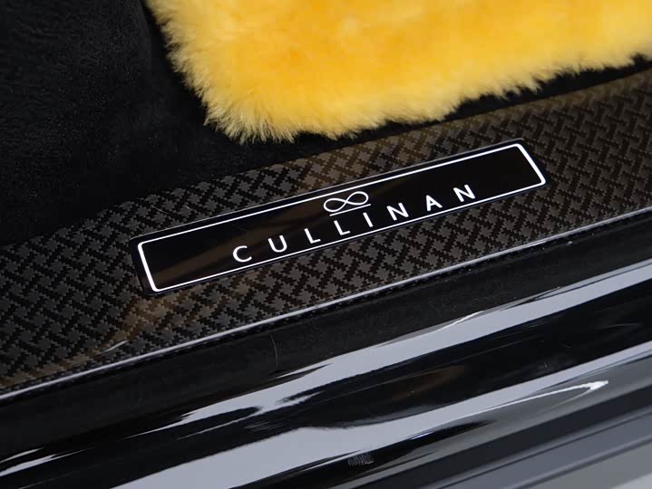 Фото 21 - Rolls-Royce Cullinan