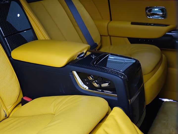 Фото 22 - Rolls-Royce Cullinan