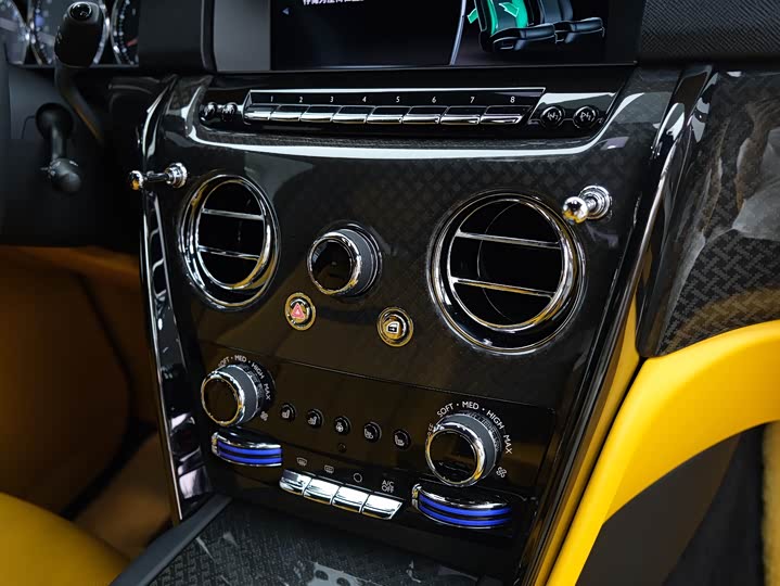 Фото 23 - Rolls-Royce Cullinan