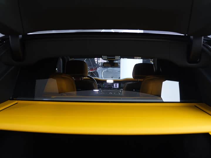 Фото 24 - Rolls-Royce Cullinan