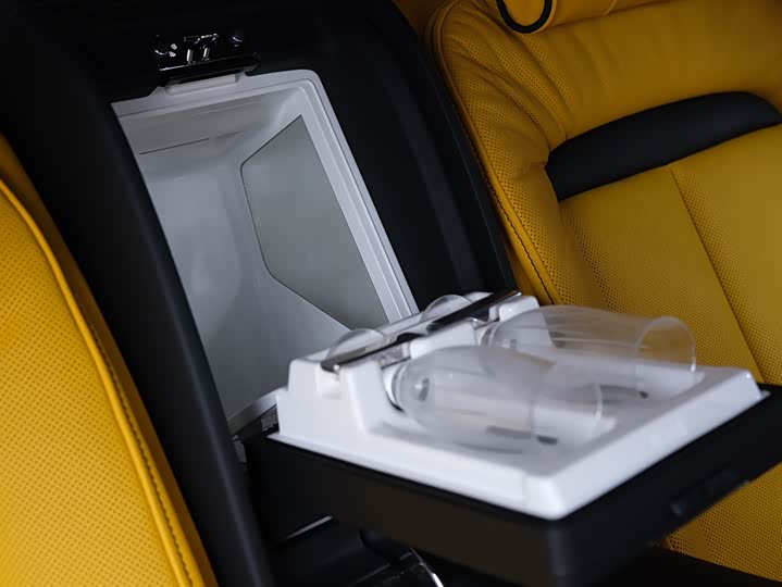 Фото 25 - Rolls-Royce Cullinan