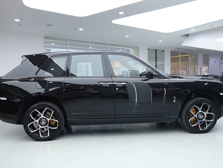 Фото 6 - Rolls-Royce Cullinan