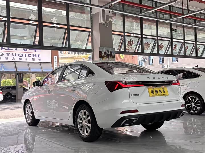 Фото 9 - Roewe i5