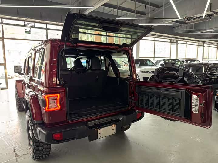 Фото 14 - Jeep Wrangler