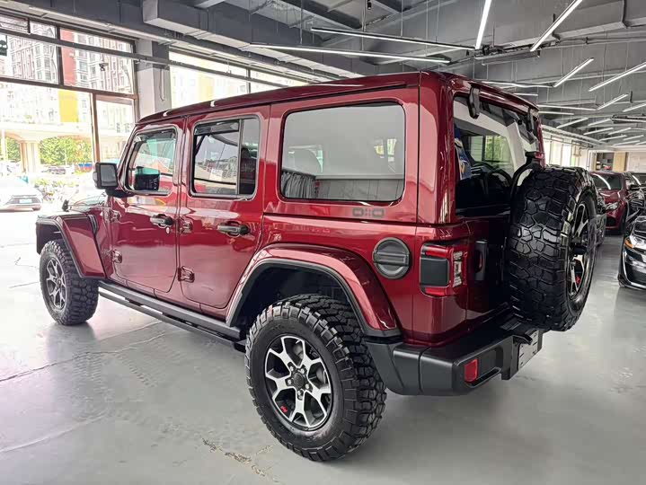Фото 4 - Jeep Wrangler