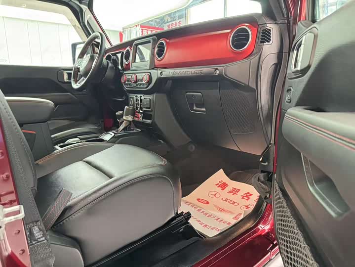 Фото 8 - Jeep Wrangler