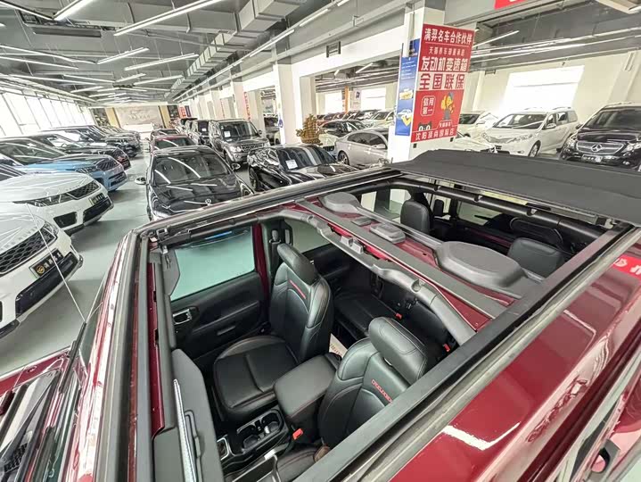 Фото 9 - Jeep Wrangler