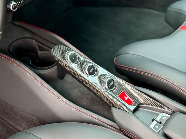 Фото 11 - Ferrari F8