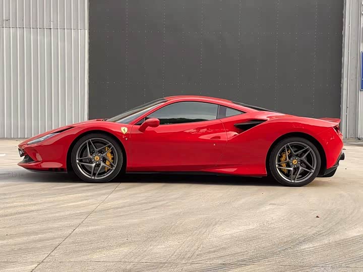 Фото 3 - Ferrari F8