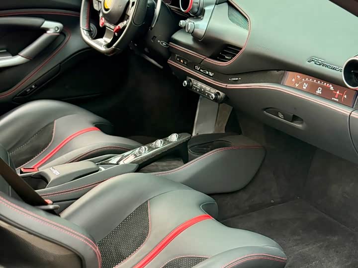 Фото 7 - Ferrari F8