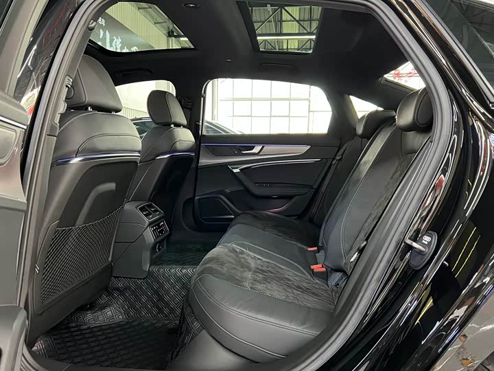 Фото 7 - Audi A6L