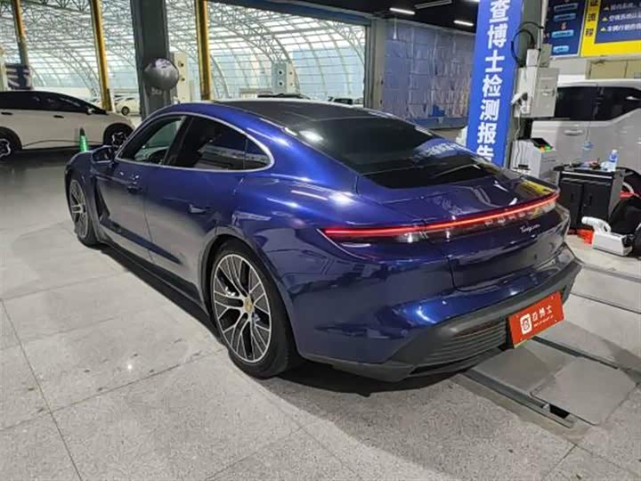 Фото 3 - Porsche Taycan