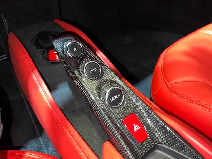 Фото 12 - Ferrari F8