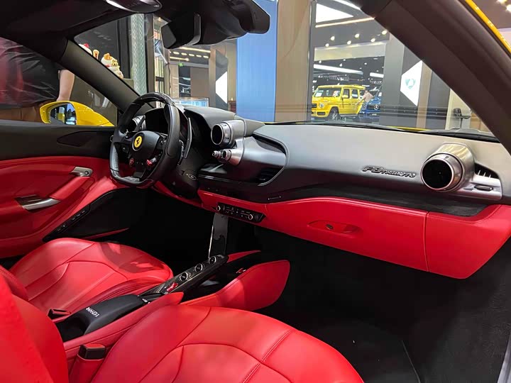 Фото 14 - Ferrari F8