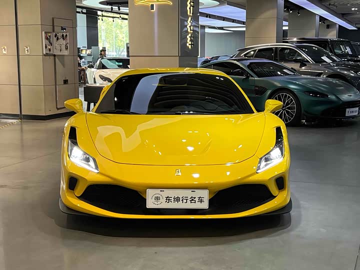 Фото 2 - Ferrari F8