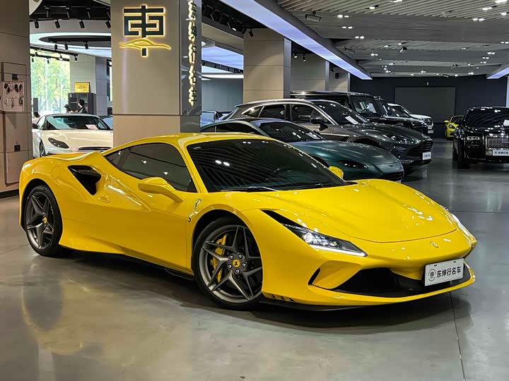 Фото 3 - Ferrari F8