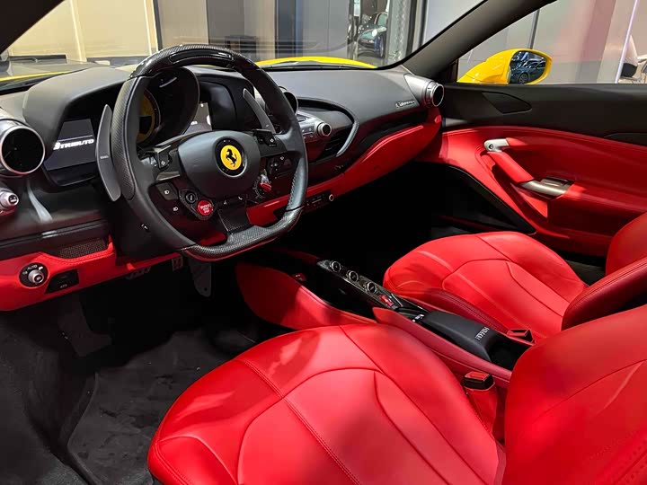 Фото 5 - Ferrari F8