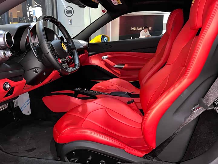 Фото 6 - Ferrari F8