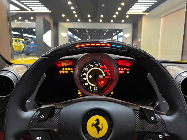 Фото 9 - Ferrari F8