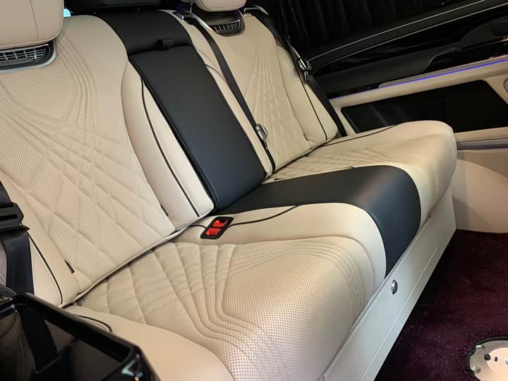 Фото 32 - Mercedes-Benz V-Class