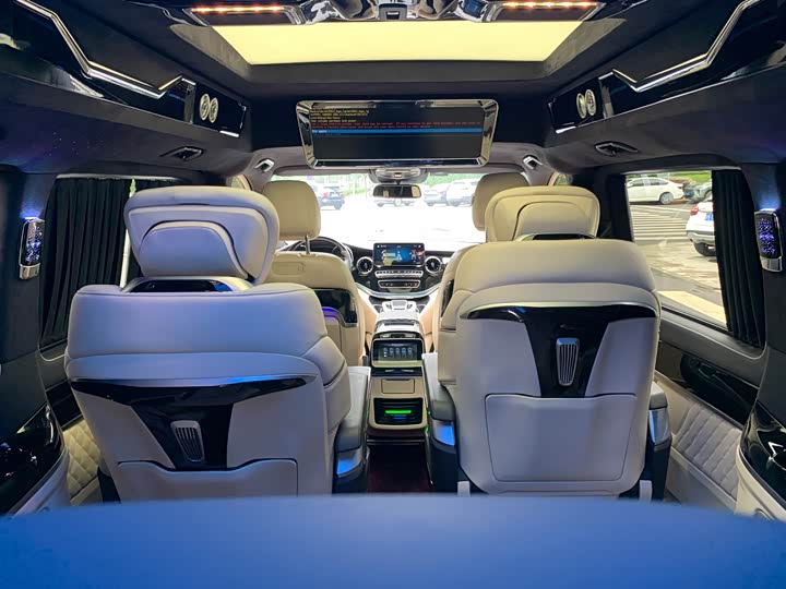 Фото 55 - Mercedes-Benz V-Class