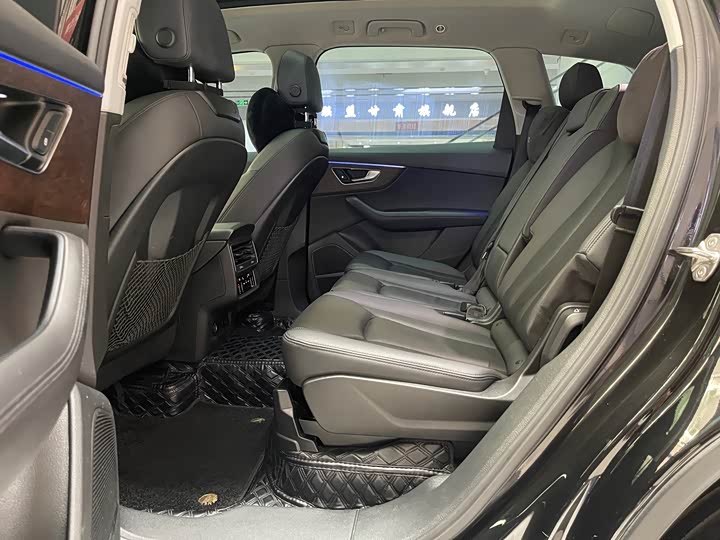 Фото 15 - Audi Q7