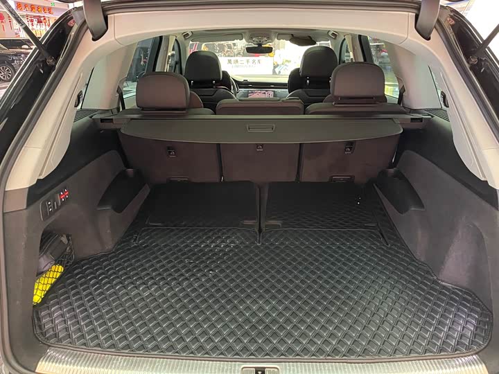 Фото 19 - Audi Q7