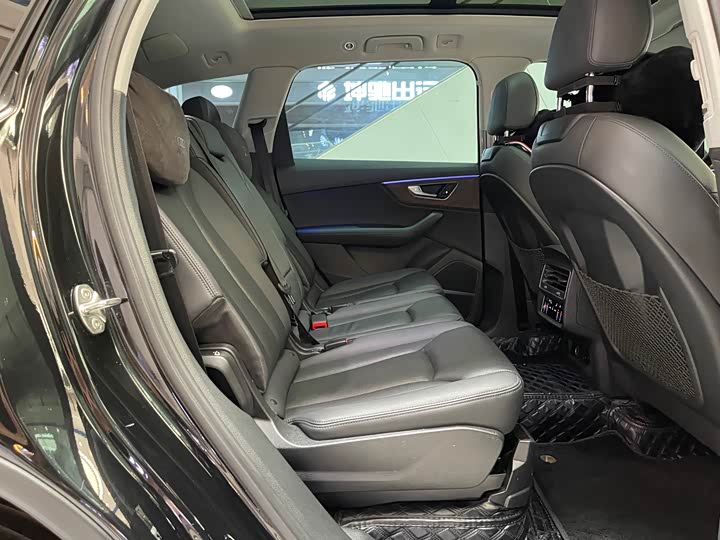 Фото 25 - Audi Q7