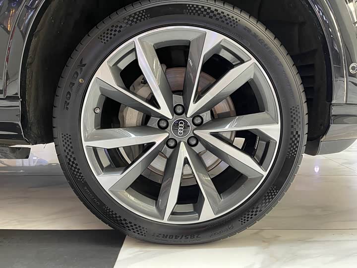 Фото 27 - Audi Q7