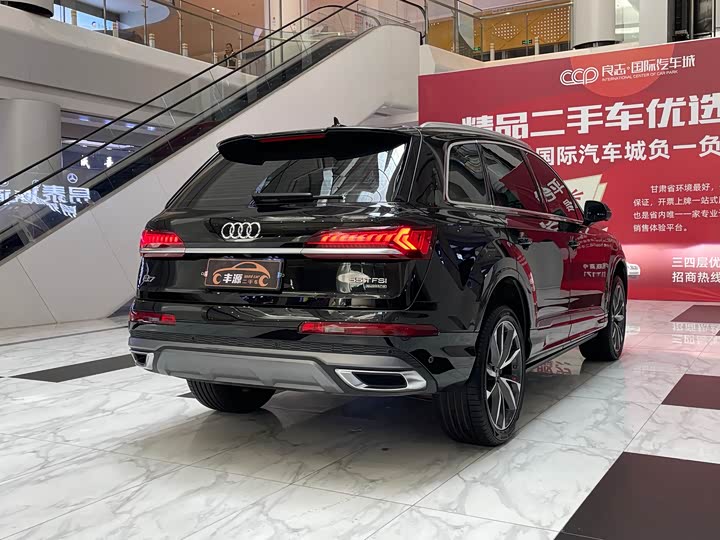 Фото 29 - Audi Q7