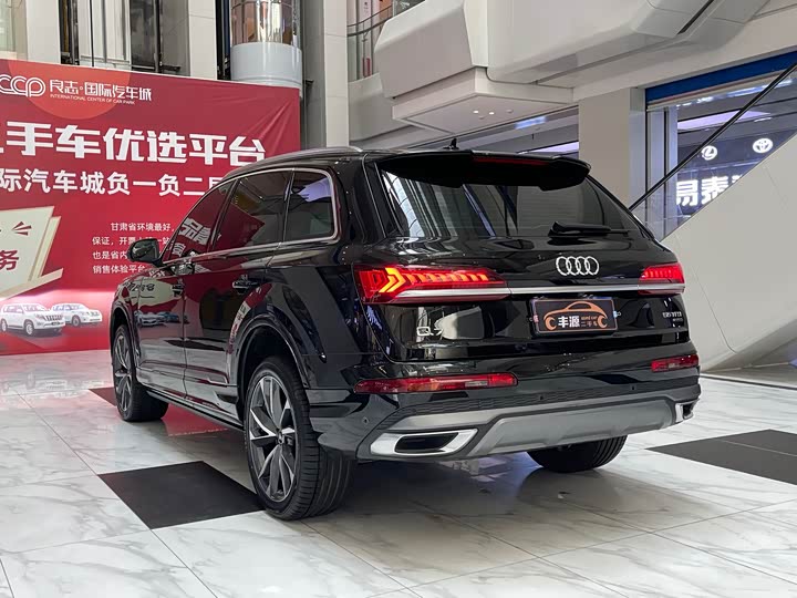 Фото 31 - Audi Q7