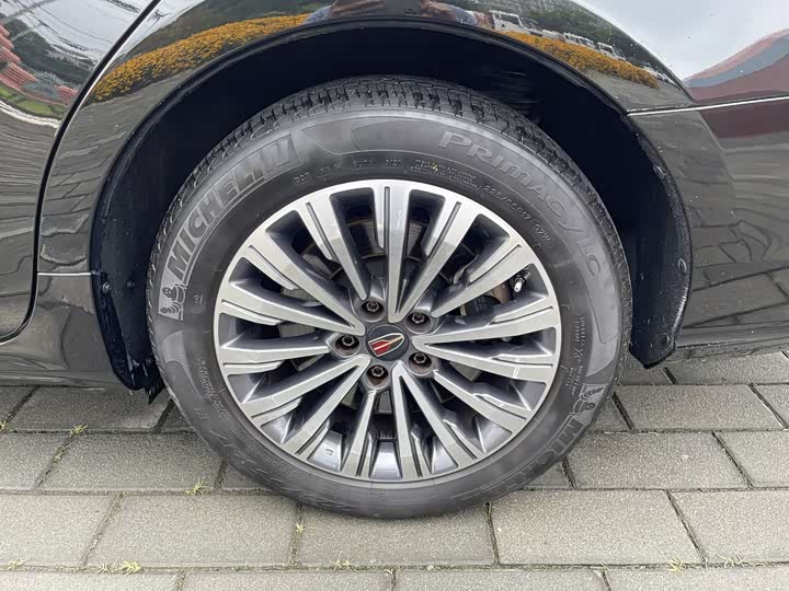 Фото 11 - Hongqi H7