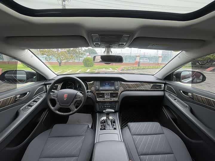 Фото 16 - Hongqi H7