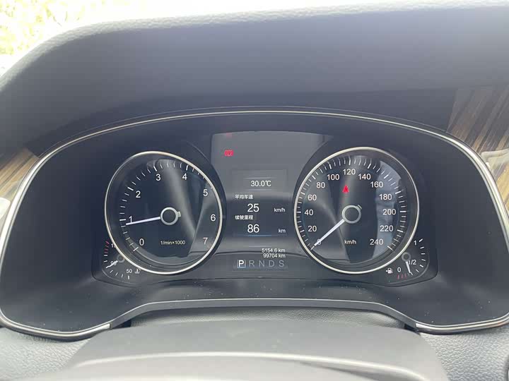 Фото 20 - Hongqi H7