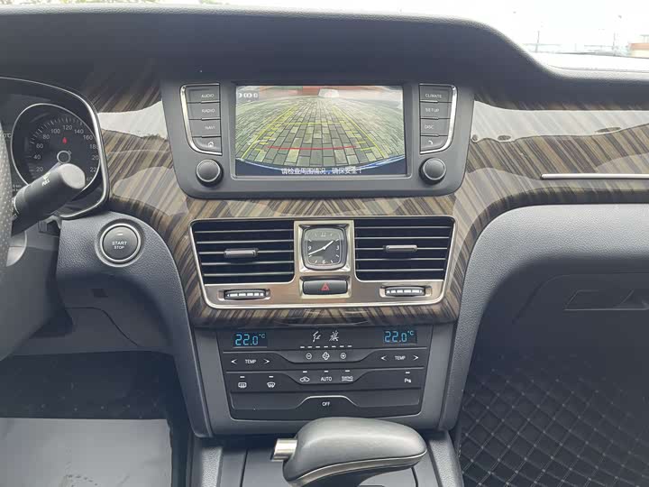 Фото 22 - Hongqi H7