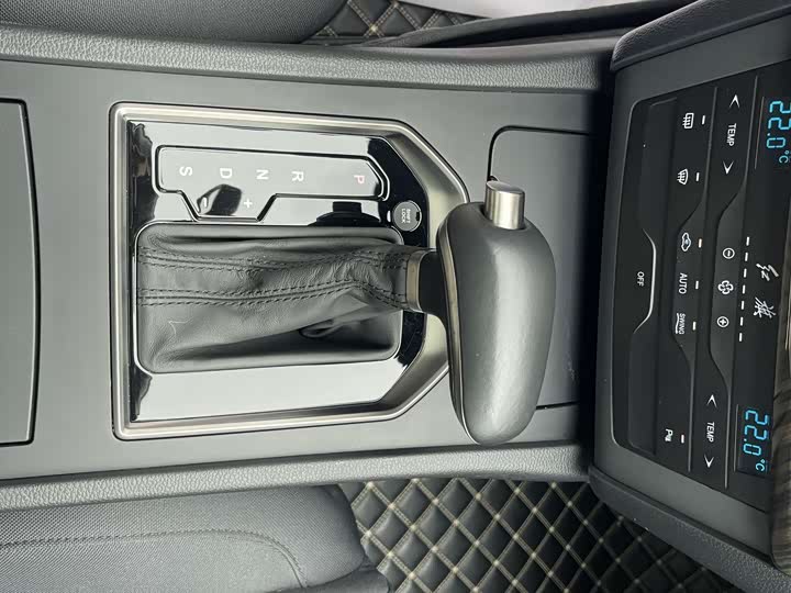 Фото 23 - Hongqi H7