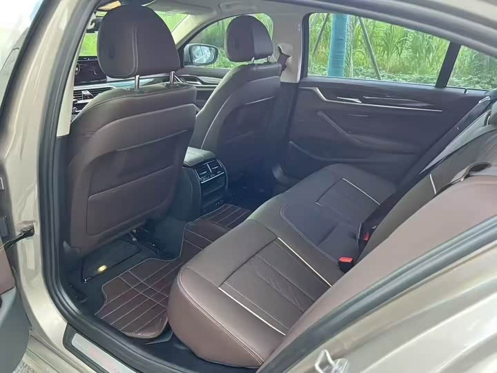 Фото 9 - BMW 5 Series