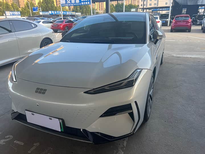 Фото 3 - Geely Galaxy E8